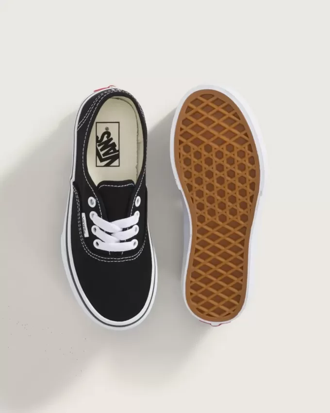 Authentischer Schuh für kleine Kinder