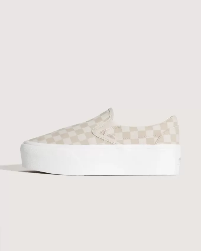 Klassischer Slip-On-Plateauschuh mit Schachbrettmuster Klassischer Slip-On-Plateauschuh mit Schachbrettmuster