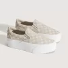 Klassischer Slip-On-Plateauschuh mit Schachbrettmuster Klassischer Slip-On-Plateauschuh mit Schachbrettmuster