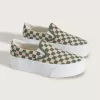 Klassischer Slip-On-Plateauschuh mit Schachbrettmuster Klassischer Slip-On-Plateauschuh mit Schachbrettmuster