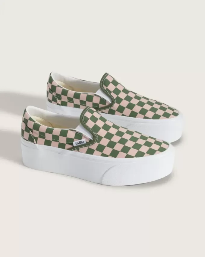 Klassischer Slip-On-Plateauschuh mit Schachbrettmuster Klassischer Slip-On-Plateauschuh mit Schachbrettmuster
