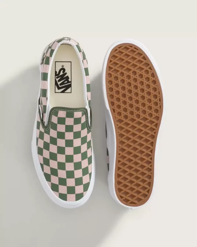 Klassischer Slip-On-Plateauschuh mit Schachbrettmuster Klassischer Slip-On-Plateauschuh mit Schachbrettmuster