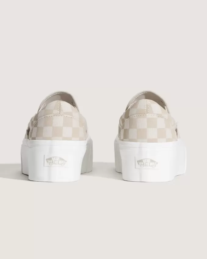 Klassischer Slip-On-Plateauschuh mit Schachbrettmuster Klassischer Slip-On-Plateauschuh mit Schachbrettmuster