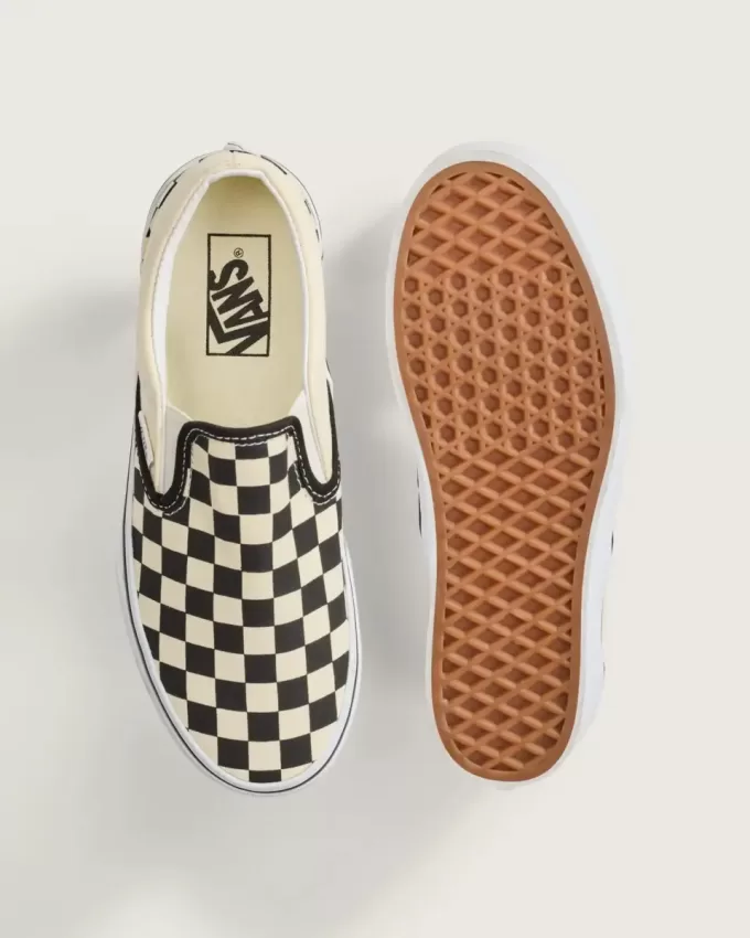 Klassischer Slip-On-Plateauschuh mit Schachbrettmuster Klassischer Slip-On-Plateauschuh mit Schachbrettmuster
