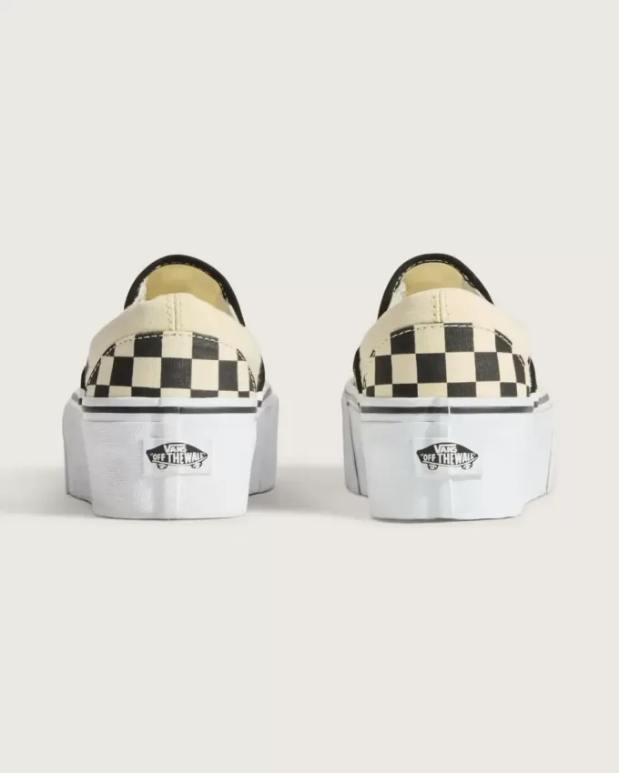 Klassischer Slip-On-Plateauschuh mit Schachbrettmuster Klassischer Slip-On-Plateauschuh mit Schachbrettmuster