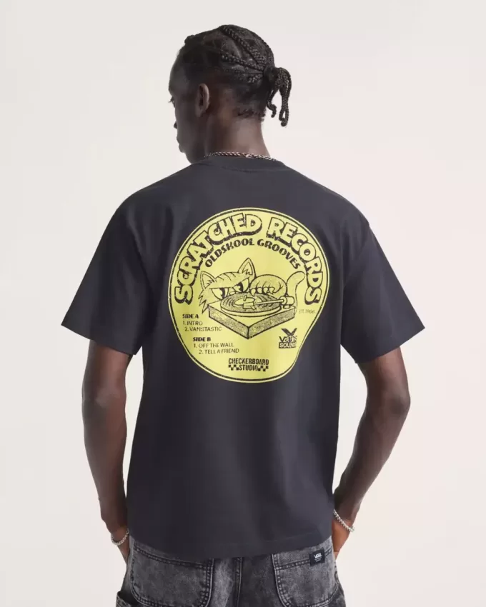 T-Shirt mit verkratzten Platten T-Shirt mit verkratzten Platten